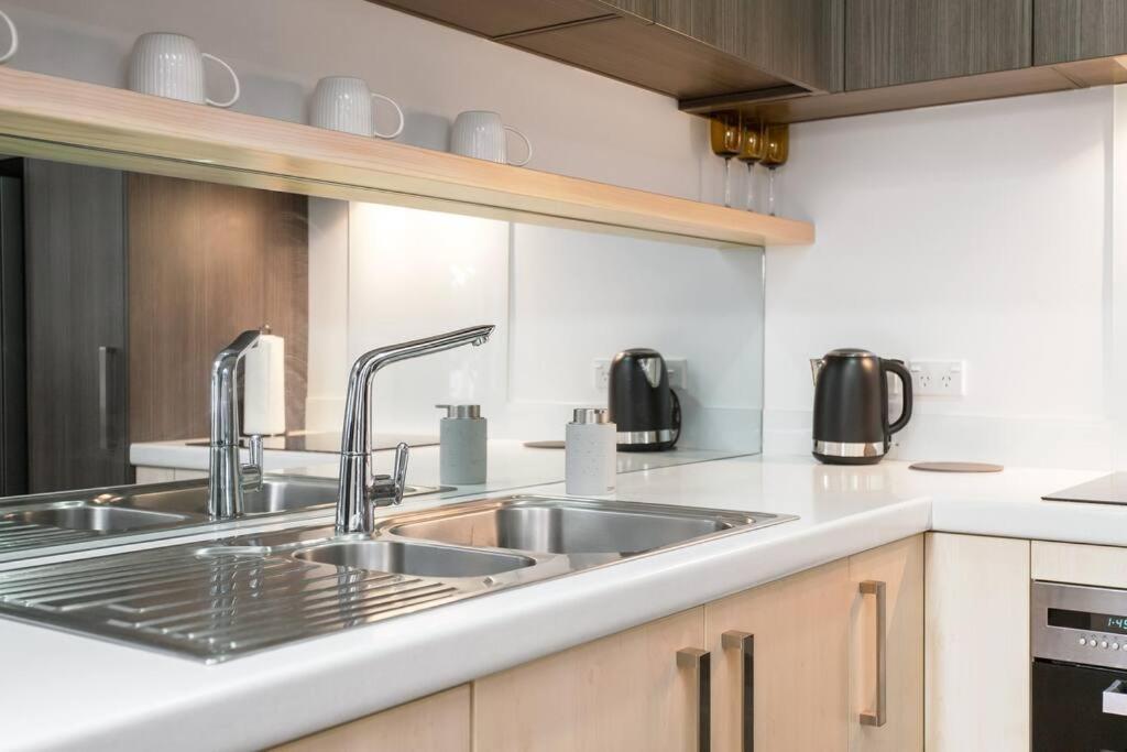 Convenient Urban Townhouse 2 Carparks Available Apartamento Christchurch Exterior foto